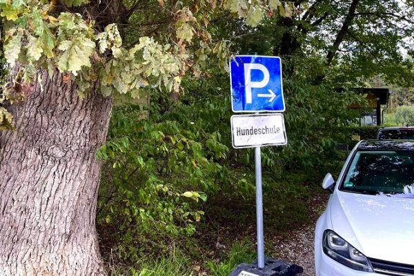 Hundetraining Franken - Trainingsgelände, Parkplatz Schild Hundeschule